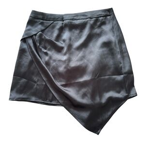 Black sarin mini skirt zipper closure size medium no stretch juniors elegant